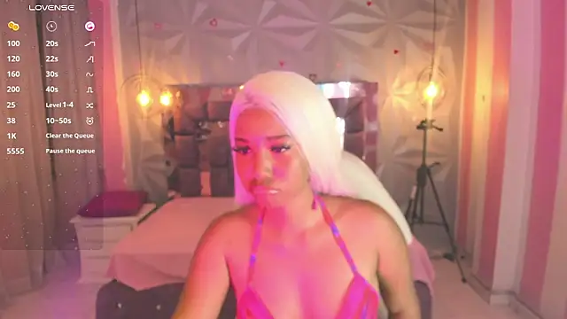 Snapshot of Saloome_collins chatting on 11/12/25, 04:49 Saloome collins online show from 11/12/25, 04:49