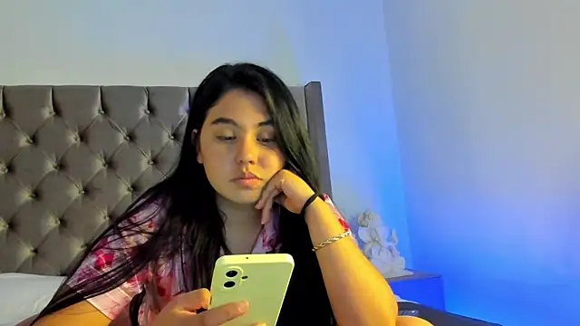 NikkiBotero online show from 11/17/25, 08:35