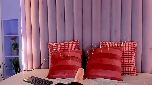 NicoletCherry   online show from 12/15/25, 08:03