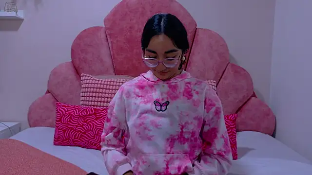 NicoletCherry   online show from 11/13/25, 07:40