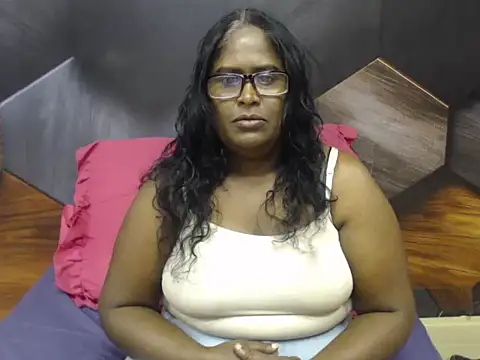 Snapshot of IndianDeluxe chatting on 11/07/25, 09:30 IndianDeluxe online show from 11/07/25, 09:30