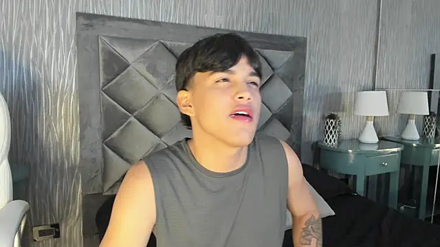 Snapshot of Mike_Harper chatting on 11/09/25, 03:32 Mike Harper online show from 11/09/25, 03:32