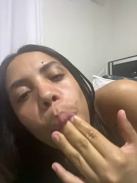 23Quenn online show from 11/08/25, 05:22