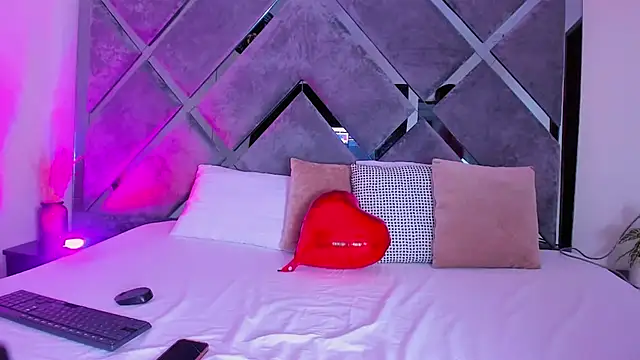 luciagray1 online show from 03/19/26, 12:43