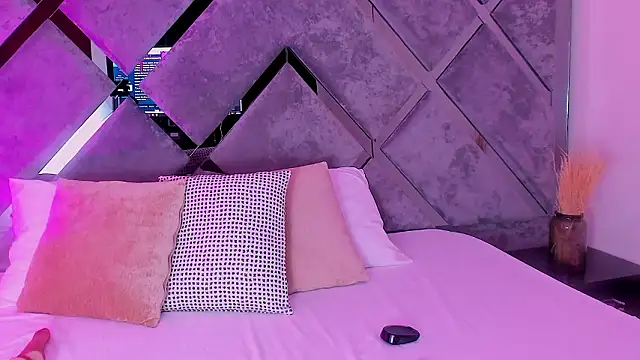 Snapshot of luciagray1 chatting on 02/23/26, 10:32 luciagray1 online show from 02/23/26, 10:32