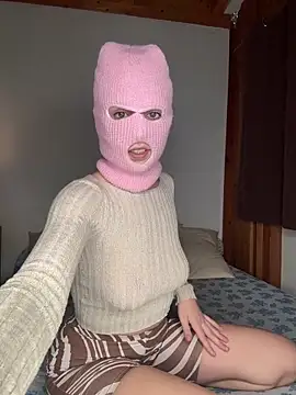 oneblackandblondeee online show from 12/03/25, 12:55