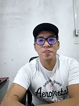 Snapshot of MiltonCede chatting on 11/08/25, 02:53 MiltonCede online show from 11/08/25, 02:53