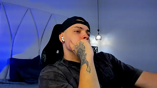 Maxwell Dupont online show from 12/01/25, 07:37