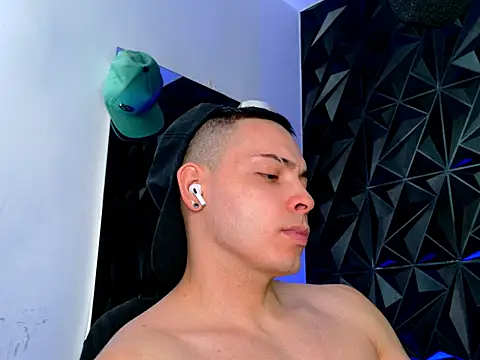 Maxwell Dupont online show from 11/21/25, 07:57