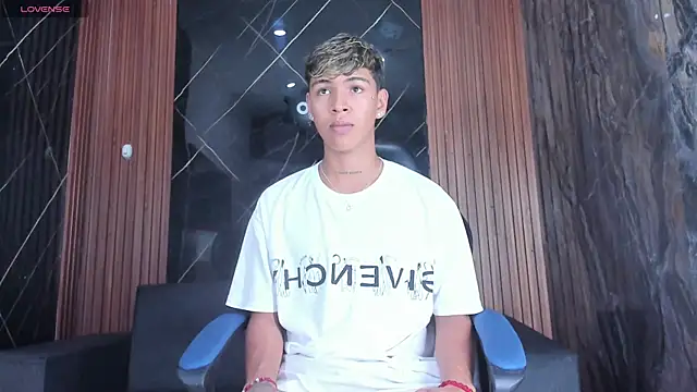 Timmy Kiing  online show from 11/28/25, 08:42