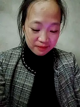 Snapshot of Yumiik2kk chatting on 11/16/25, 09:58 Yumiik2kk online show from 11/16/25, 09:58