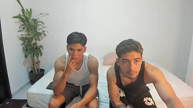 Snapshot of shark_boy28 chatting on 11/13/25, 08:24 shark boy28 online show from 11/13/25, 08:24