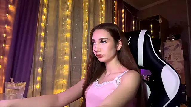 HollyPaw online show from 12/20/25, 08:01