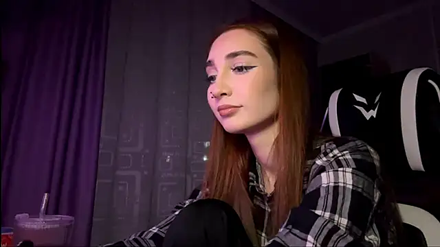 HollyPaw online show from 11/17/25, 06:34