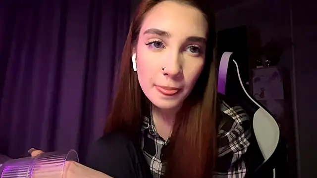 HollyPaw online show from 12/01/25, 06:20