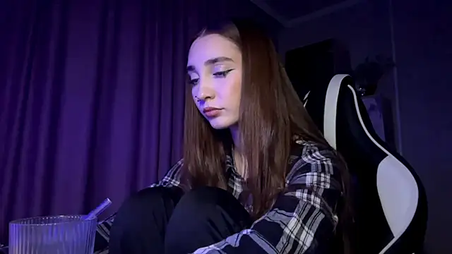 HollyPaw online show from 11/21/25, 07:35