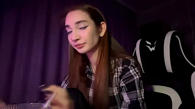 HollyPaw online show from 11/25/25, 07:14