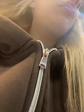 SashaCatt online show from 04/19/26, 08:48