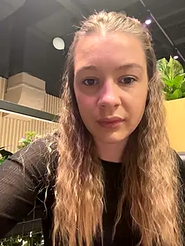 SashaCatt online show from 11/19/25, 07:30