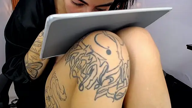 Snapshot of SCARLETT_INK_ chatting on 07/17/26, 02:47 SCARLETT INK online show from 07/17/26, 02:47