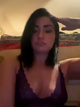 Snapshot of ValayaNoire chatting on 11/19/25, 10:59 ValayaNoire online show from 11/19/25, 10:59