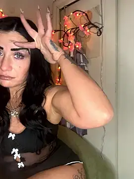 Snapshot of ValayaNoire chatting on 01/10/26, 02:23 ValayaNoire online show from 01/10/26, 02:23