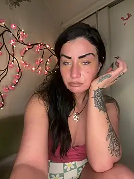 Snapshot of ValayaNoire chatting on 01/05/26, 11:08 ValayaNoire online show from 01/05/26, 11:08