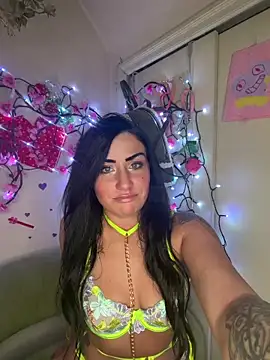 Snapshot of ValayaNoire chatting on 02/19/26, 03:25 ValayaNoire online show from 02/19/26, 03:25