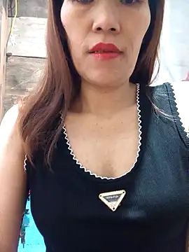 Snapshot of Hini68 chatting on 11/15/25, 07:34 Hini68 online show from 11/15/25, 07:34