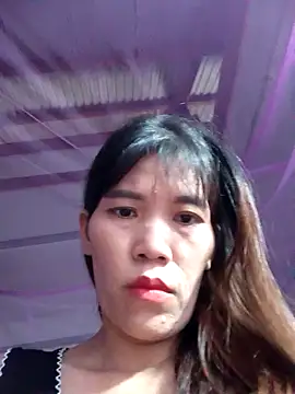 Snapshot of Hini68 chatting on 11/11/25, 07:36 Hini68 online show from 11/11/25, 07:36