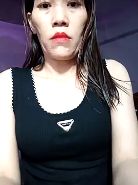 Snapshot of Hini68 chatting on 11/13/25, 11:47 Hini68 online show from 11/13/25, 11:47