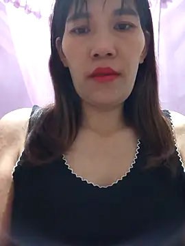 Snapshot of Hini68 chatting on 11/17/25, 12:36 Hini68 online show from 11/17/25, 12:36