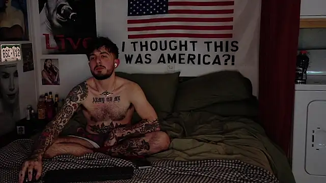 Snapshot of holefur2 chatting on 11/19/25, 10:37 holefur2 online show from 11/19/25, 10:37