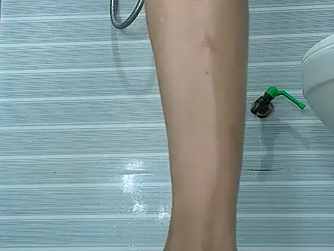 Snapshot of Tiny-122 chatting on 04/10/26, 11:50 Tiny-122 online show from 04/10/26, 11:50