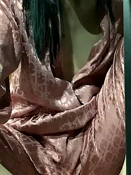 Snapshot of Tiny-122 chatting on 01/15/26, 06:00 Tiny-122 online show from 01/15/26, 06:00