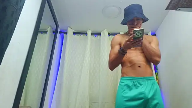 couple hot 00 online show from 05/25/26, 11:03