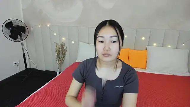 Snapshot of LanaMeiz chatting on 11/16/25, 09:14 LanaMeiz online show from 11/16/25, 09:14