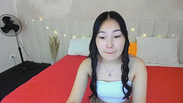 Snapshot of LanaMeiz chatting on 11/14/25, 09:24 LanaMeiz online show from 11/14/25, 09:24