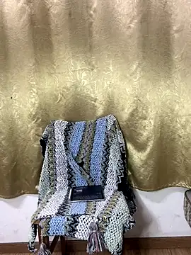 Snapshot of Yayayax77- chatting on 11/08/25, 02:31 Yayayax77- online show from 11/08/25, 02:31