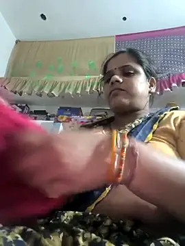 Hot suini online show from 02/15/26, 04:28