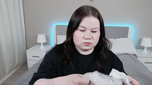 EvaNova  online show from 11/17/25, 04:27