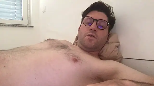 4fu69str8 online show from 04/13/26, 03:49