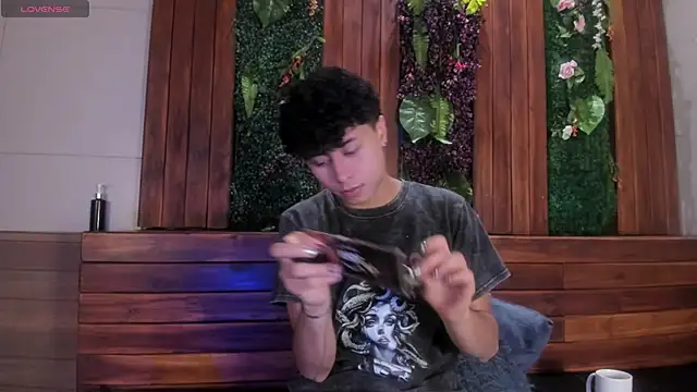 Noah dupont  online show from 12/21/25, 11:34