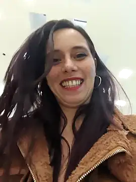 Snapshot of MickNanaa chatting on 12/17/25, 08:08 MickNanaa online show from 12/17/25, 08:08