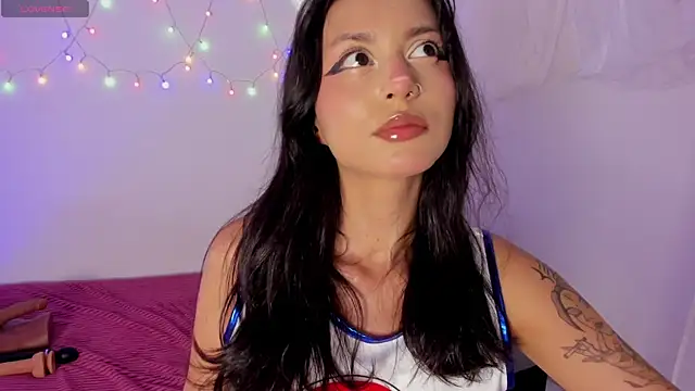 Tamara Aluna  online show from 11/25/25, 10:43