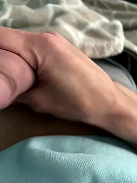 groschibre40100 online show from 12/17/25, 01:16