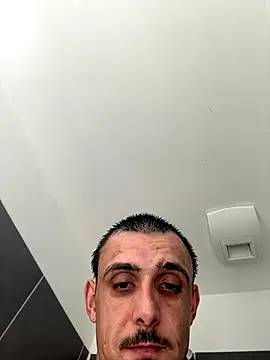 Snapshot of groschibre40100 chatting on 11/16/25, 10:53 groschibre40100 online show from 11/16/25, 10:53