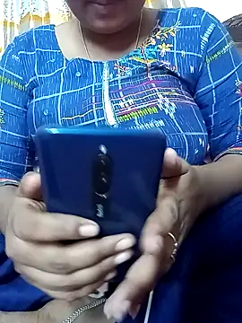 Snapshot of CuteMahi1 chatting on 11/08/25, 04:43 CuteMahi1 online show from 11/08/25, 04:43