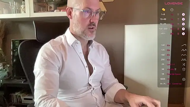 Snapshot of the_new_fit_rubinho chatting on 12/18/25, 09:14 the new fit rubinho online show from 12/18/25, 09:14