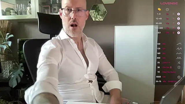 Snapshot of the_new_fit_rubinho chatting on 04/01/26, 08:59 the new fit rubinho online show from 04/01/26, 08:59